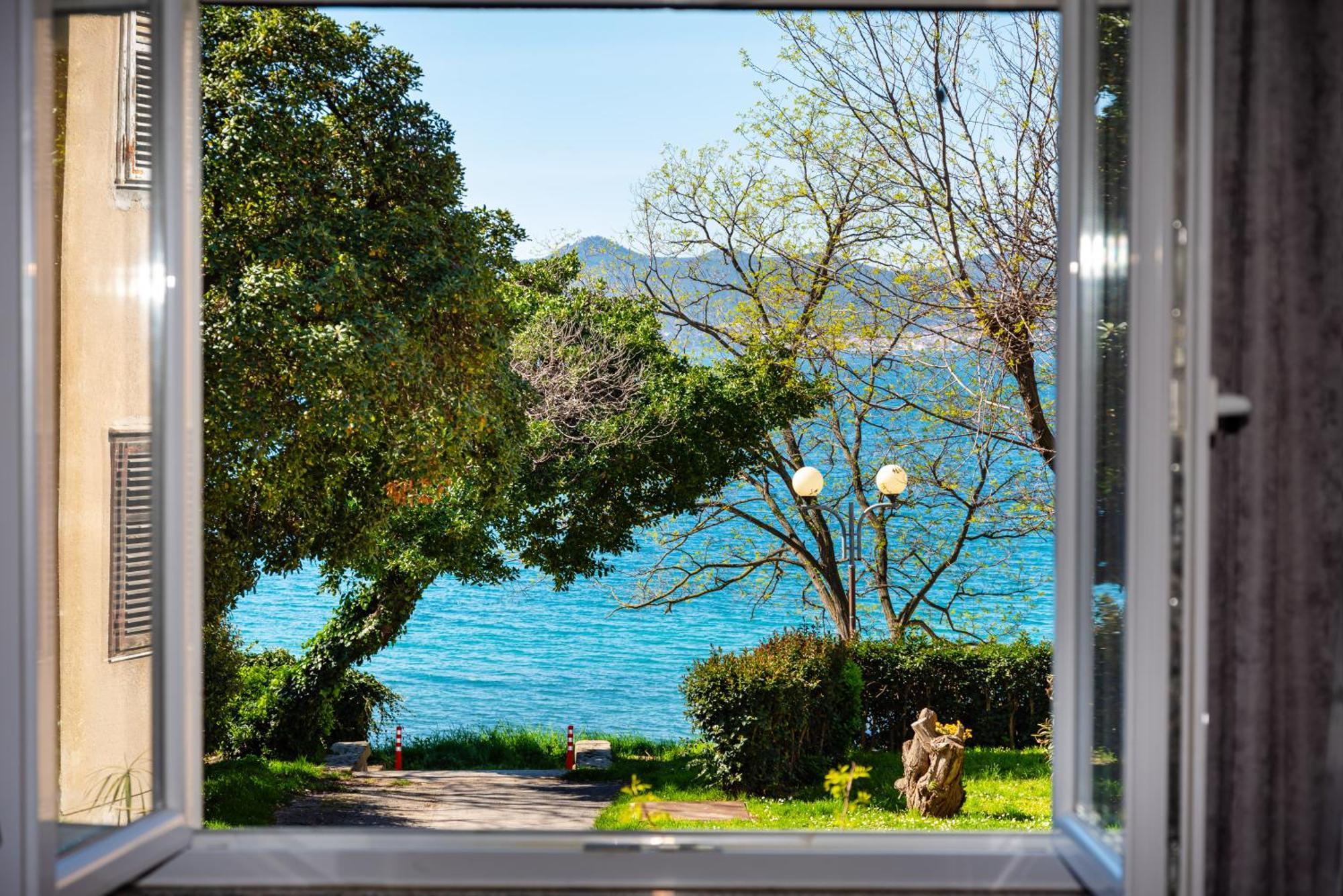 Kolovare Garden Oasis - First Row By Sea Apartment Zadar Exterior photo